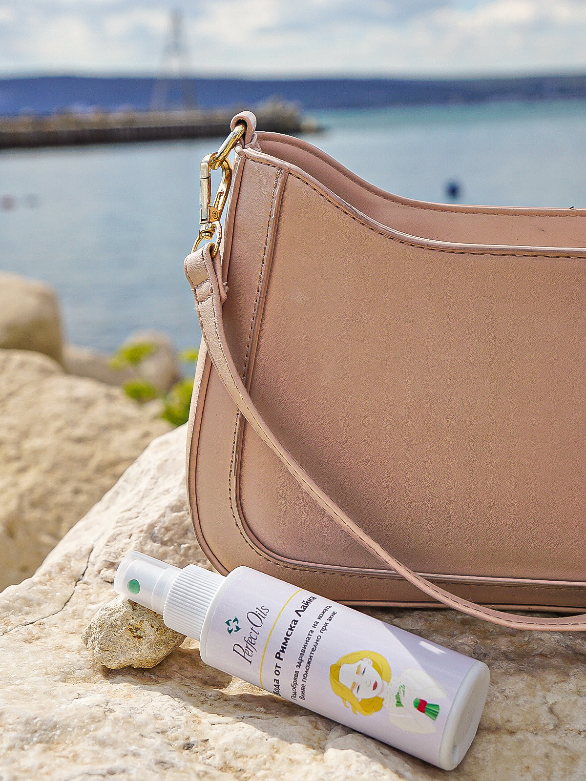 Вода от Римска лайка - При чувствителност, зачервяване и сухота | PerfectOils